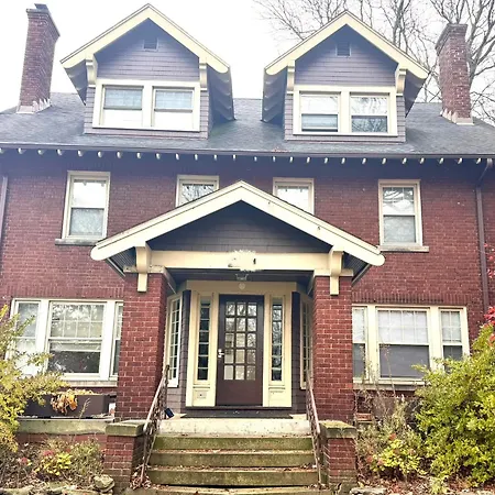 Lake Avenue Apartment